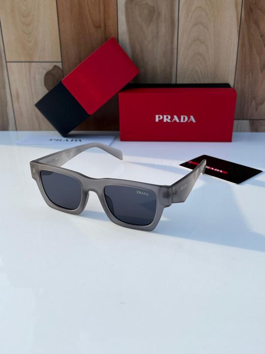 prada_11_grey_black