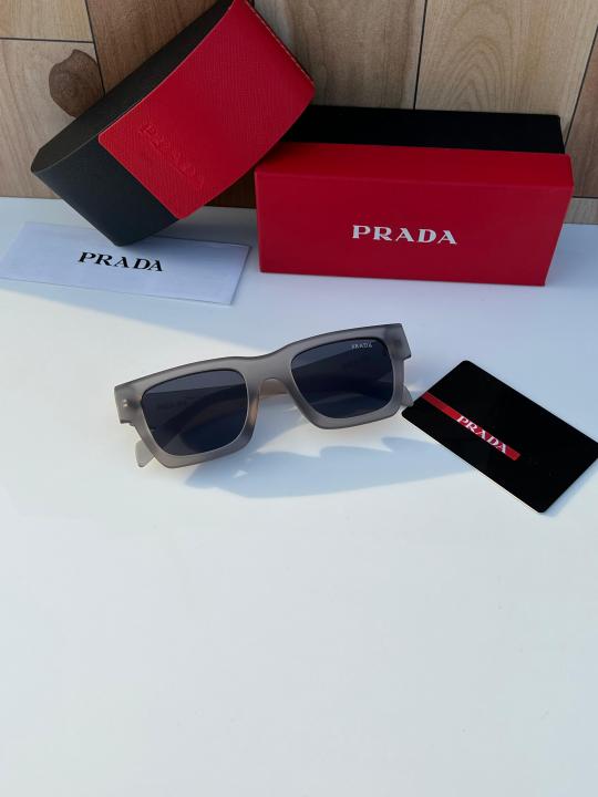 prada_11_grey_black